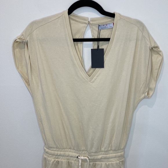 N.Philanthropy Lawes Short Sleeve V neck Jumpsuit - Picture 5 of 12